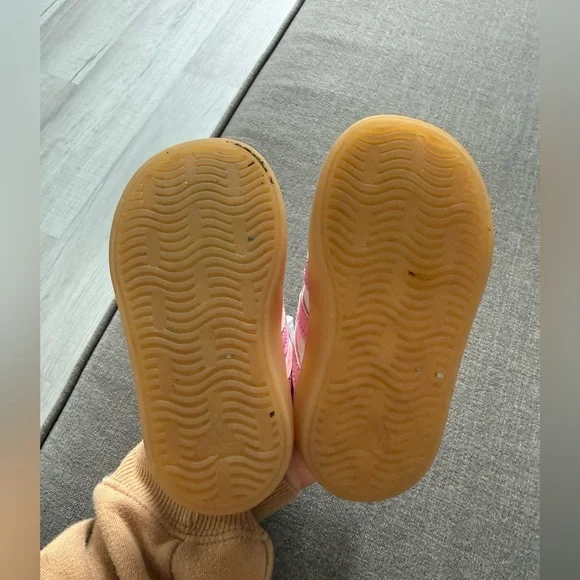 Size 5 adidas toddler girl tennis shoes - Picture 6 of 8